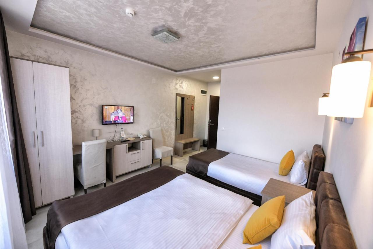 Garnet Hotel & Event Centar Ruma Ngoại thất bức ảnh