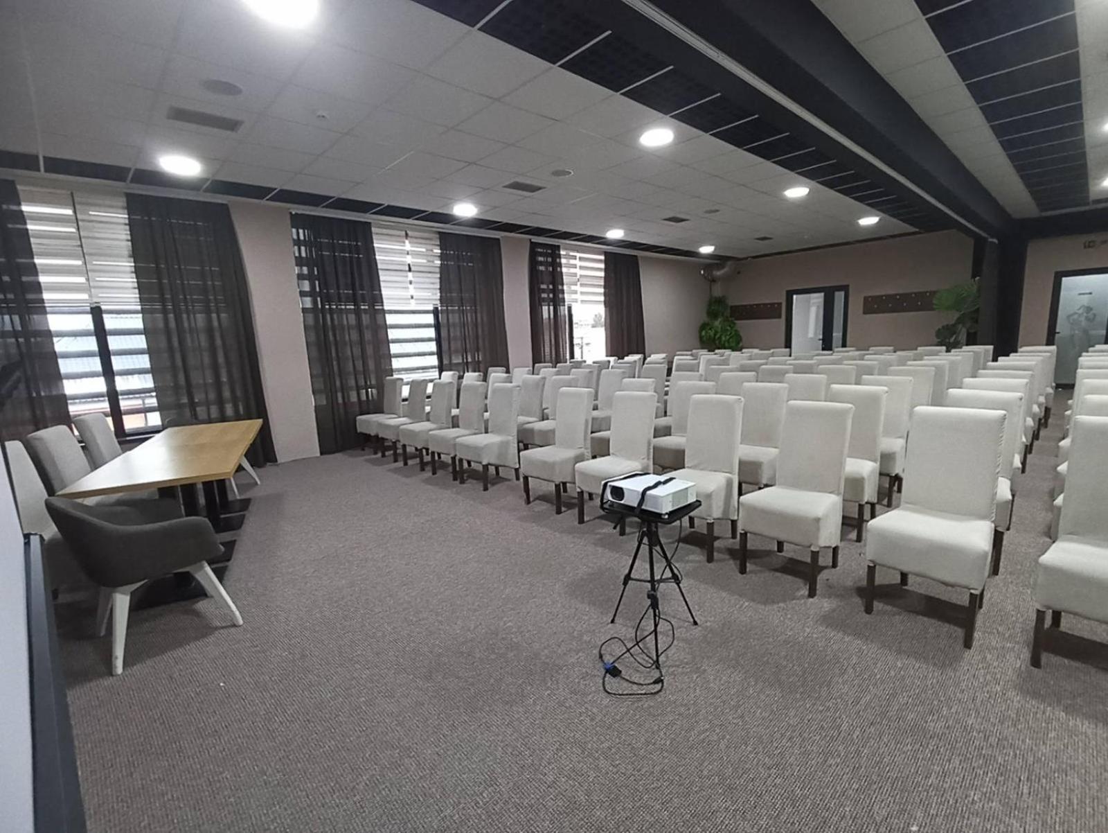 Garnet Hotel & Event Centar Ruma Ngoại thất bức ảnh
