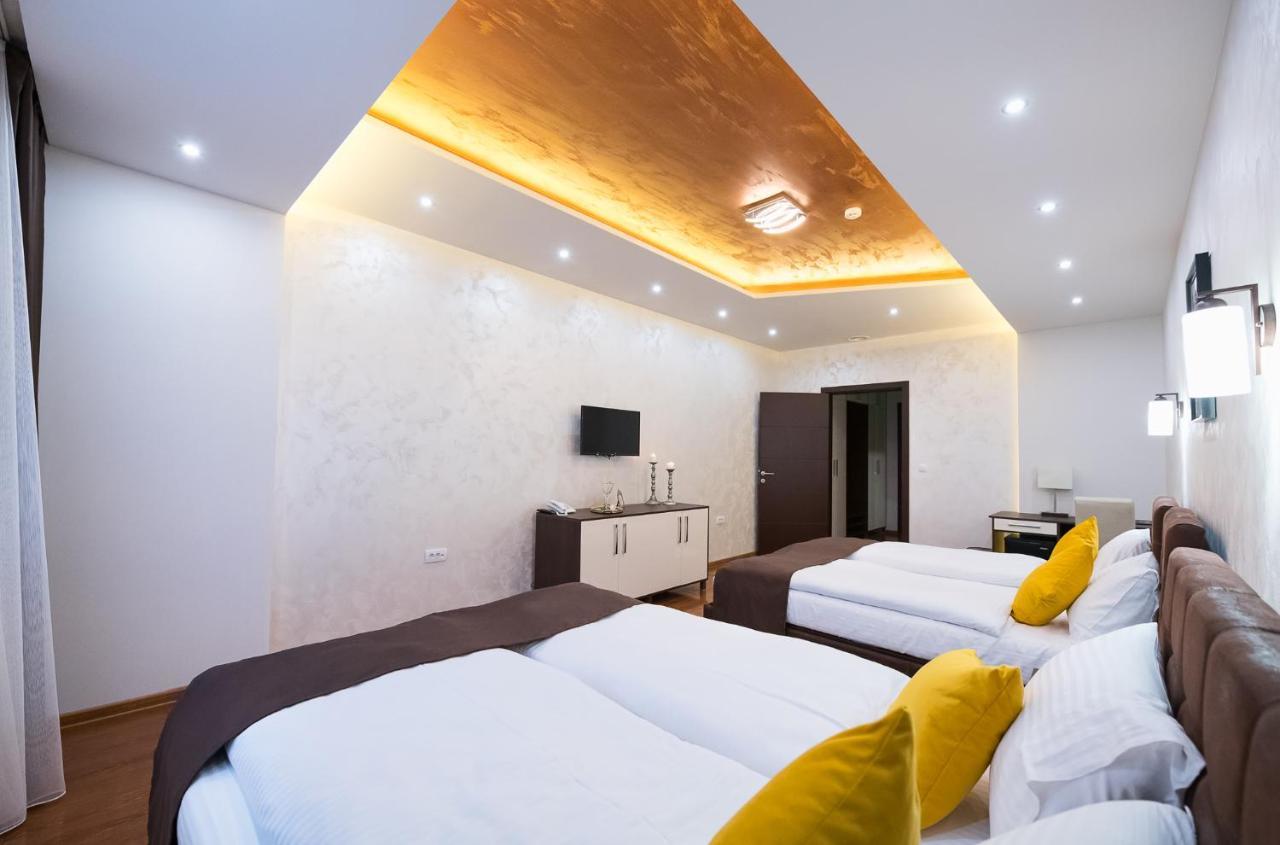 Garnet Hotel & Event Centar Ruma Ngoại thất bức ảnh